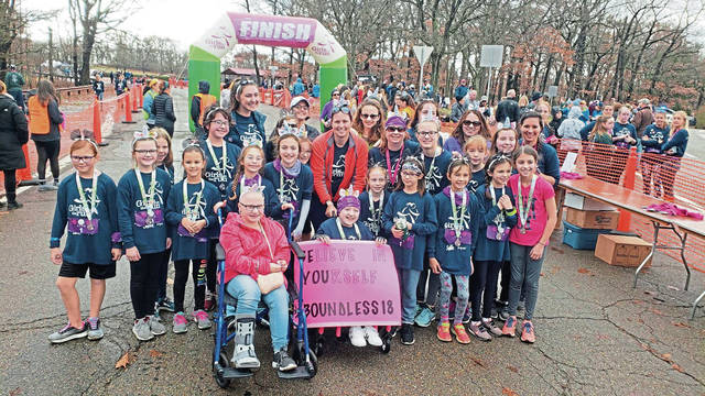 572242_web1_shr-girlsonrun2-011019