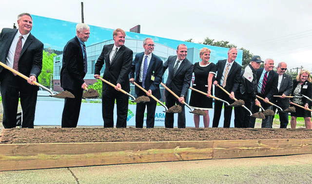 579331_web1_vnd-groundbreaking1-100618