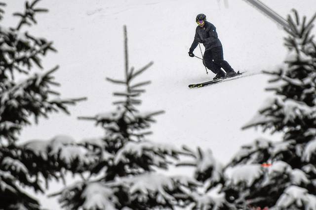 596557_web1_gtr-liv-NUChristmasDay-ski-122218