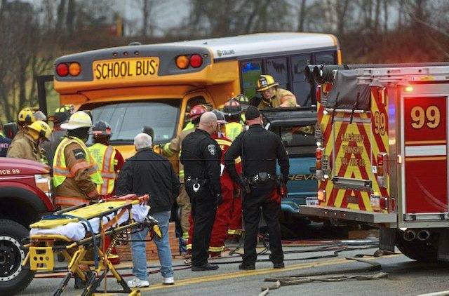 596660_web1_vnd-BusCrash-010319