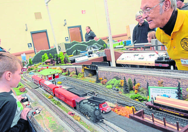 597474_web1_te-trainshow4-112218