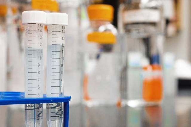 600733_web1_WEB-drug-lab