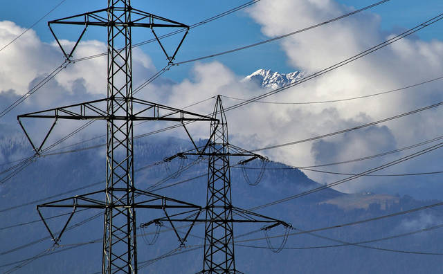 Pacific Northwest storm cuts power for at least 218,000