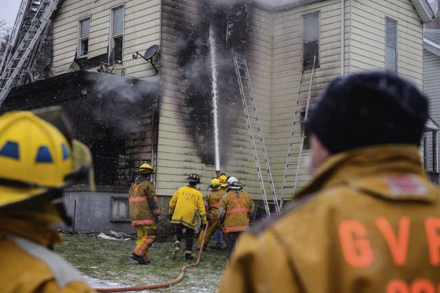 623895_web1_gtr-greensburgfire006-011119