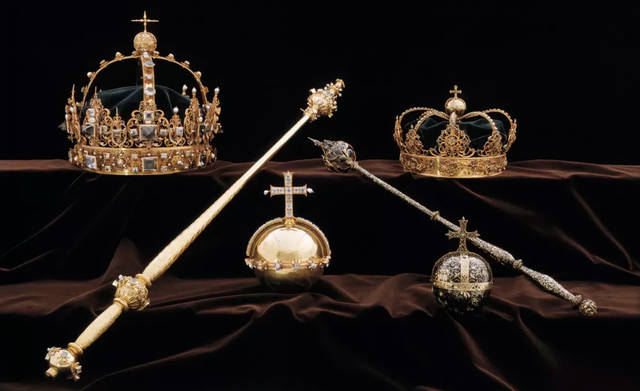 647447_web1_CrownJewels