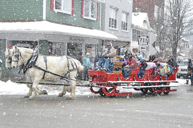 652678_web1_lig-icefestsnow-013113