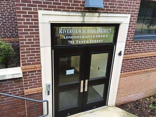654394_web1_riverview-office