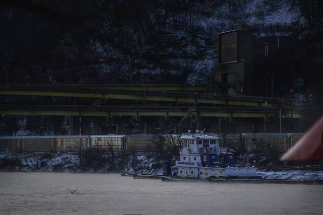 660352_web1_gtr-loosebarge001-012119