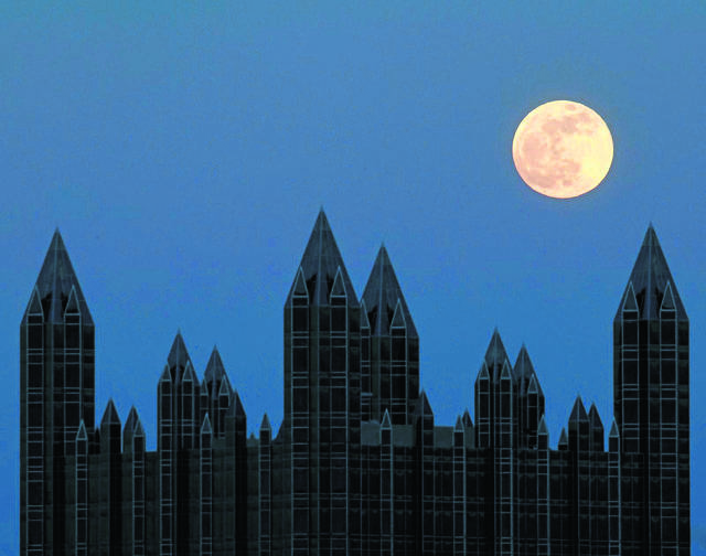 660466_web1_gtr-WolfMoon-012119