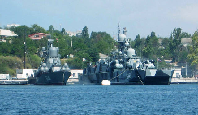 661318_web1_RussianShips