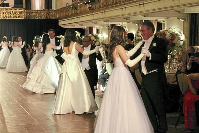 683432_web1_PTR-CINDERELLA-DEBUTANTESPRESENT-012819