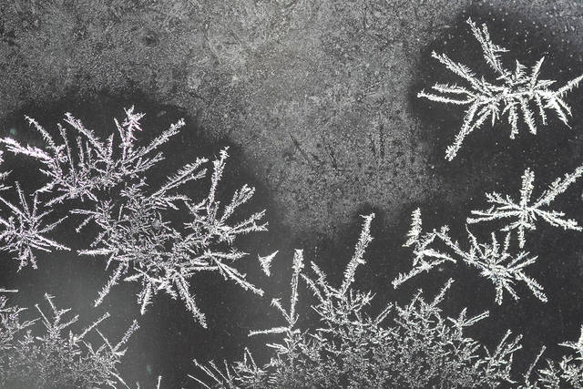 686242_web1_IceGlass
