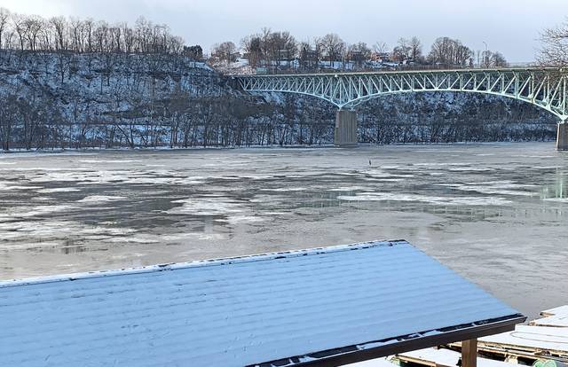 693050_web1_ColdMorningTarentum
