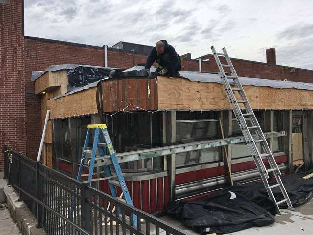 690760_web1_Irwin-diner-roof