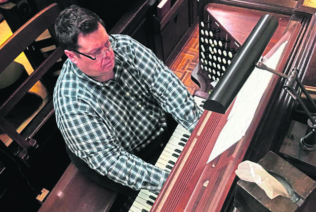 708443_web1_gtr-organrecital1-101518