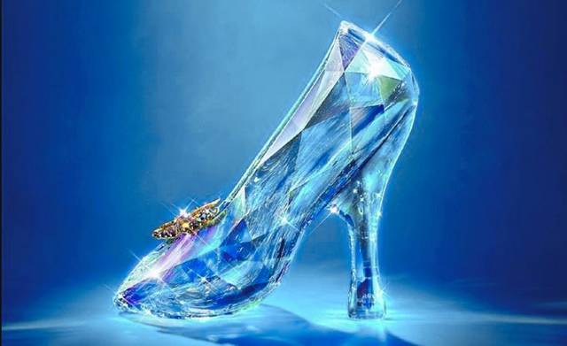 710906_web1_WEB-glass-slipper