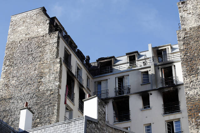 713946_web1_ParisFireA
