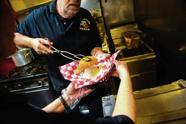 714815_web1_gtr-fishfry003-020819