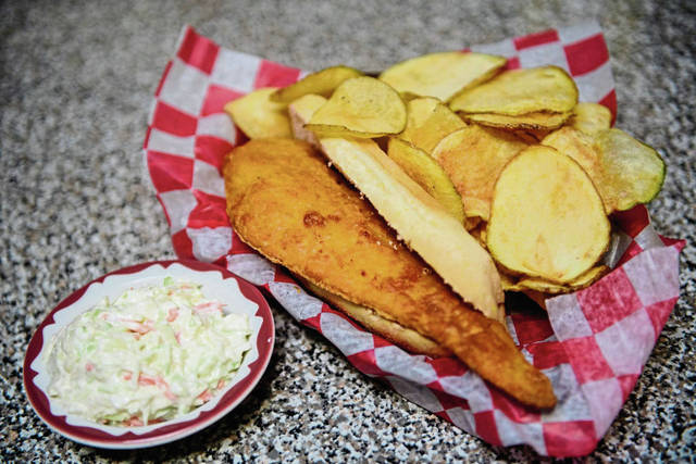 714815_web1_gtr-fishfry004-020819