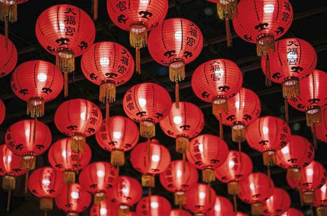 718945_web1_WEB-chinese-lanterns