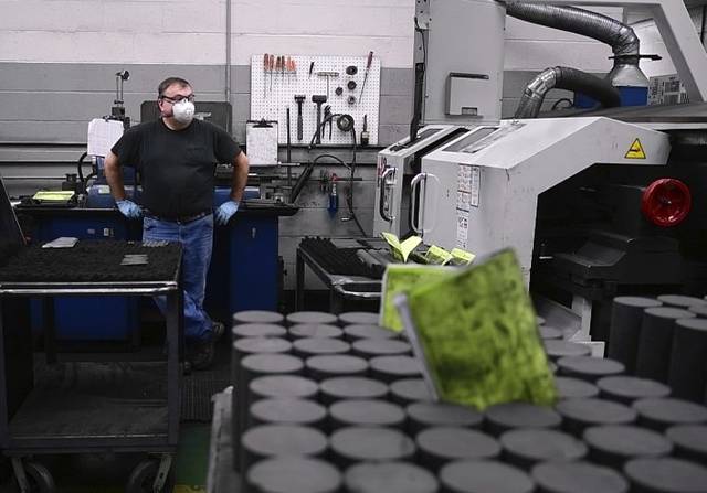 720207_web1_gtr-machiningwomen502-020919