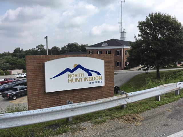 728256_web1_North-Huntinteon-Town-House