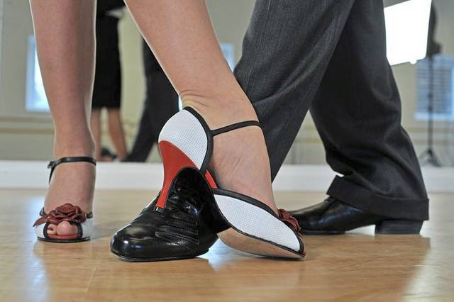 729053_web1_WEB-dancers