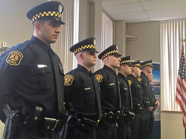729149_web1_ptr-newoldcops01-020919
