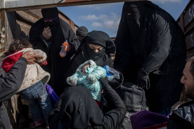 733920_web1_1128505828