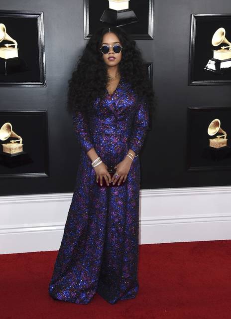 736596_web1_gtr-grammy03-021119