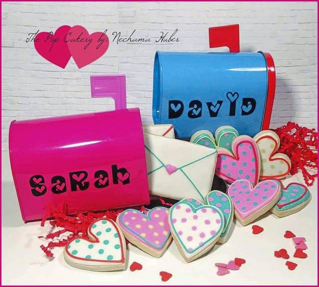 736736_web1_GTR-LIV-VDAYTREATS-CAKEPOPS-4-021319