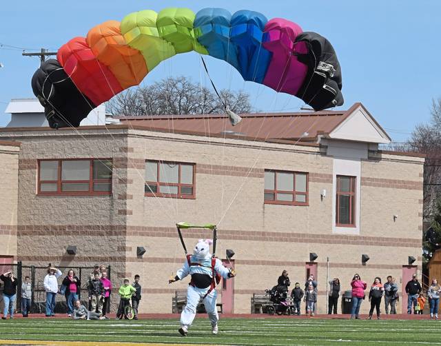 740779_web1_vnd-bunnyskydive01-040118