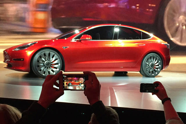 741260_web1_TeslaModel3
