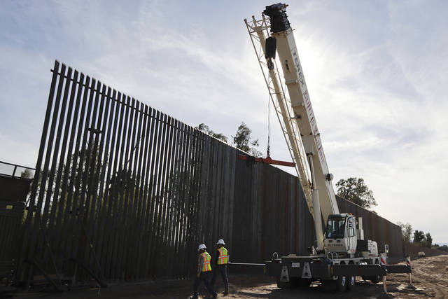 751047_web1_BorderWall