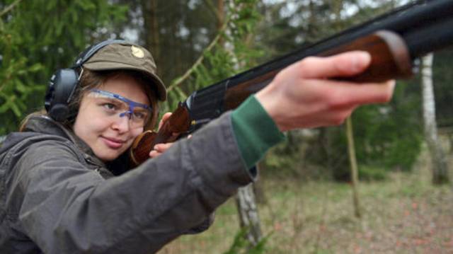 752914_web1_Clay-pigeon-shooter