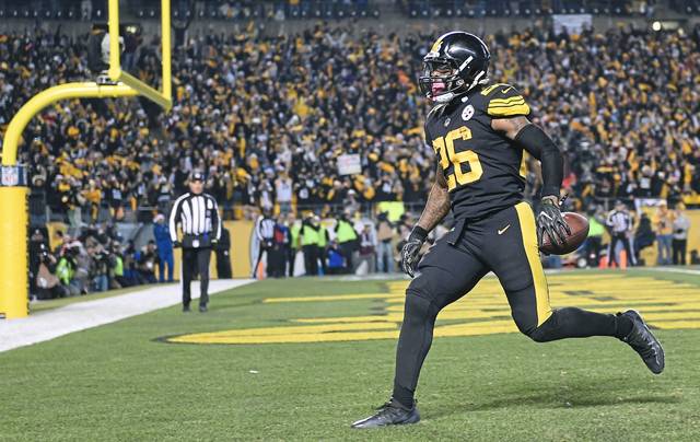 753900_web1_GTR-Steelers38-122616