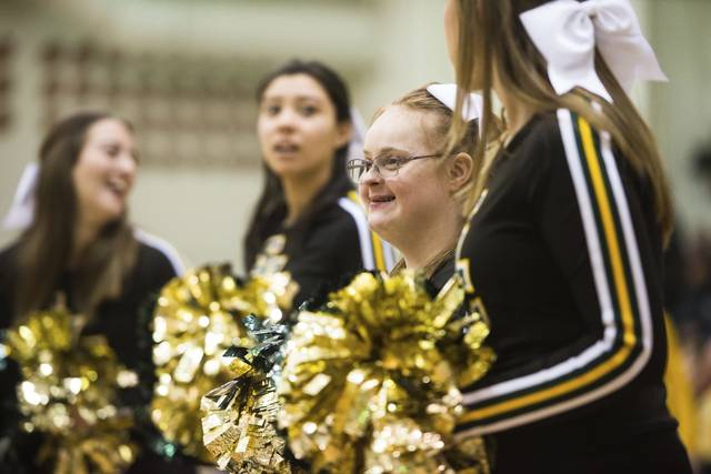 759752_web1_GTR-BearcatCheer1A-022119