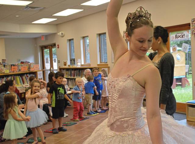 792539_web1_gtr-LibraryBallet-022619