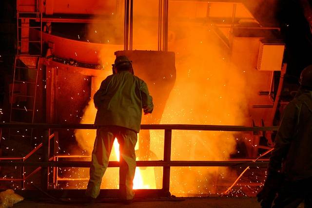 797987_web1_SteelWorker
