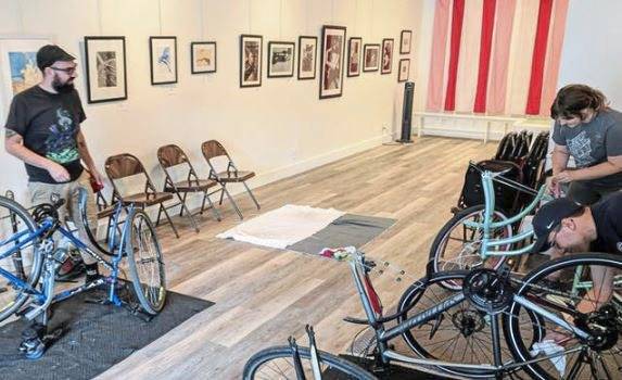 804708_web1_her-bikechecks-030719