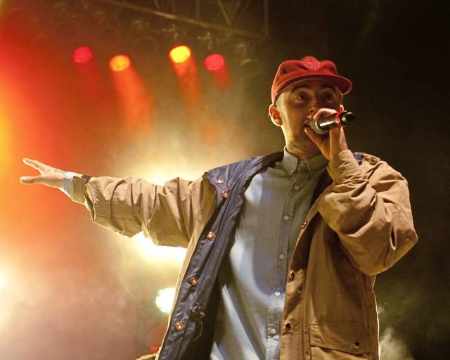 809450_web1_ptr-NULIV-macmiller05-091716