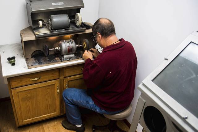 783784_web1_gtr-lo-Watchmaker007-022319