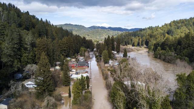822885_web1_gtr-californiariverfloods30-030119