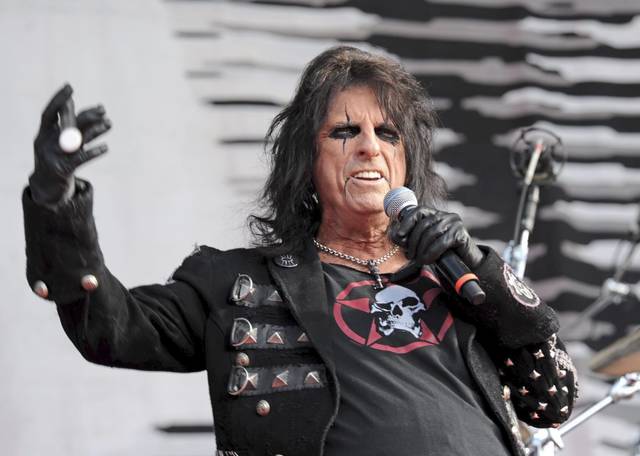 831447_web1_gtr-alicecooper