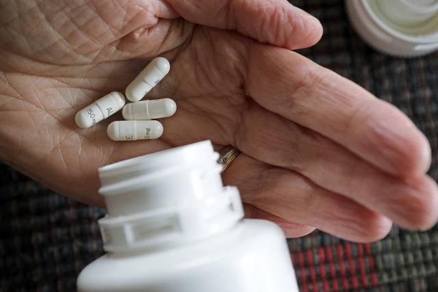 831873_web1_web-pills