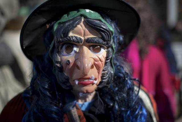833201_web1_gtr-costumes11-0300419