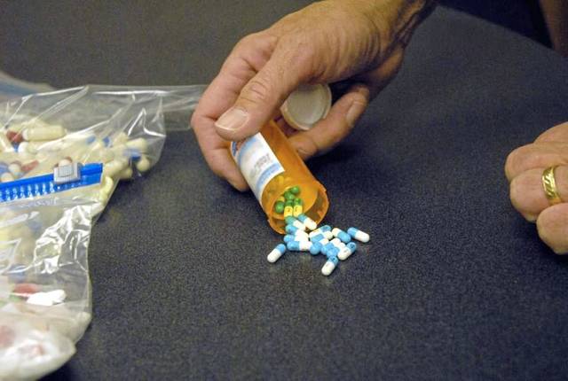 834376_web1_drugs