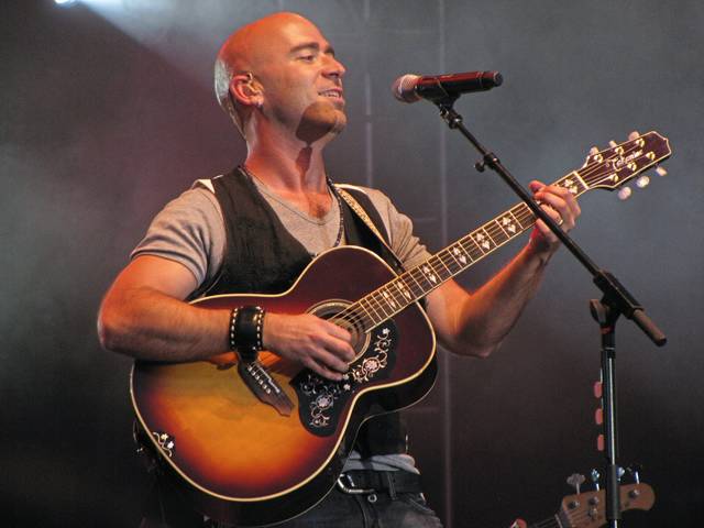 841946_web1_gtr-liv-Live-030719