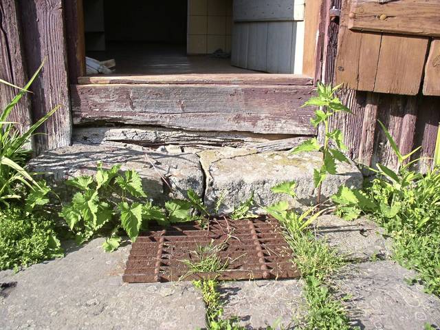 842004_web1_gtr-liv-replace-mat-031119
