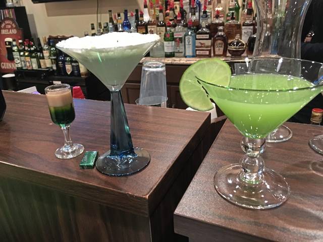 855891_web1_gtr-fd-patcocktails5-031519